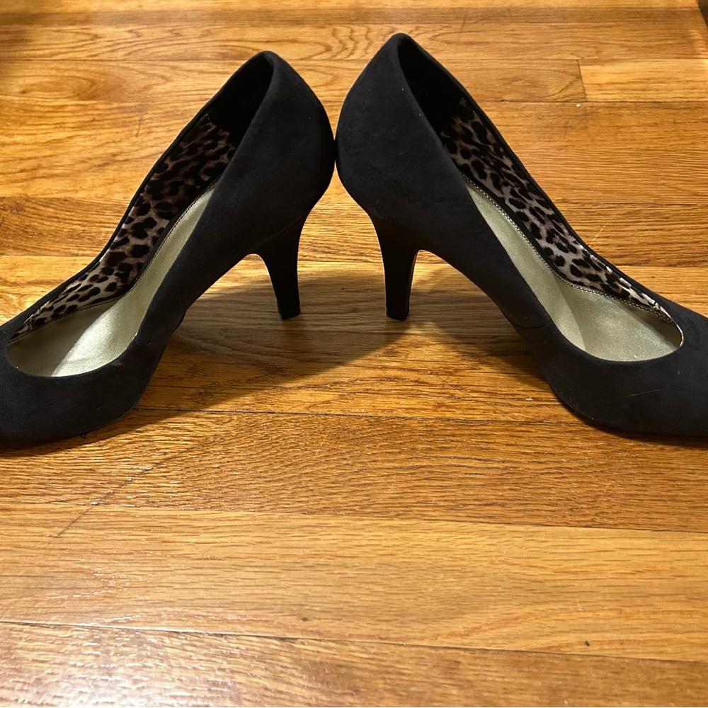 Fergalicious Women's Black Pumps - Picture 4 of 5